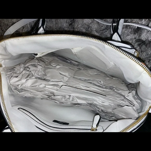 Mossimo White Purse - Picture 3 of 6